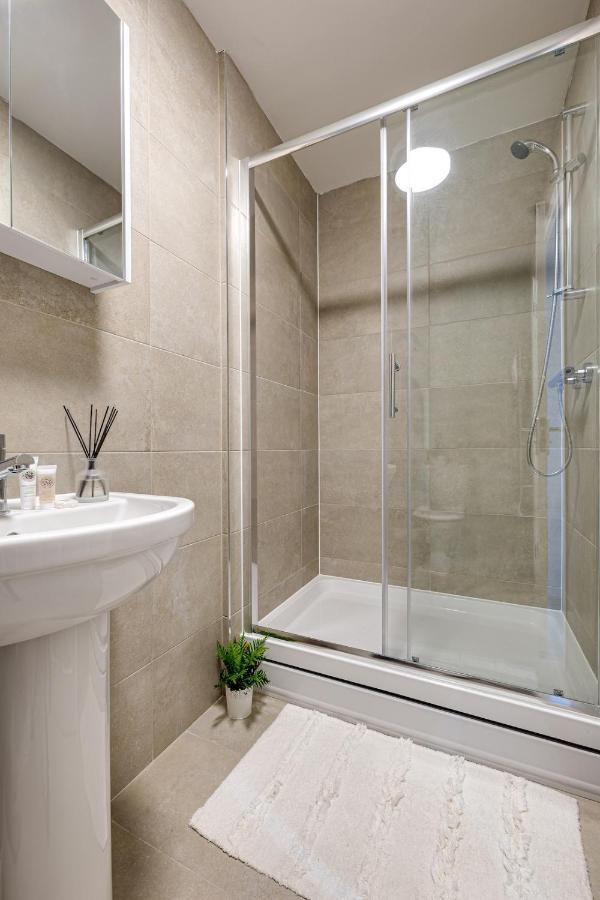 Top Floor Apartment With Private Balcony In Stockport Centre By Hass Haus Εξωτερικό φωτογραφία