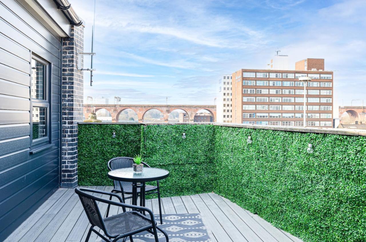 Top Floor Apartment With Private Balcony In Stockport Centre By Hass Haus Εξωτερικό φωτογραφία
