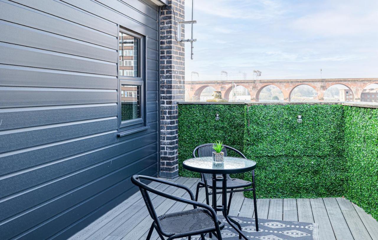 Top Floor Apartment With Private Balcony In Stockport Centre By Hass Haus Εξωτερικό φωτογραφία